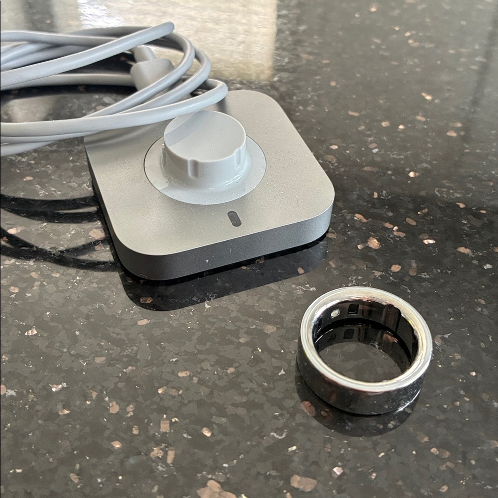 Oura Silver Ring with Charging Dock